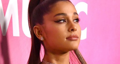 Ezt hordta volna Ariana Grande a Grammy-n: ő otthon ünnepelt ruhájában