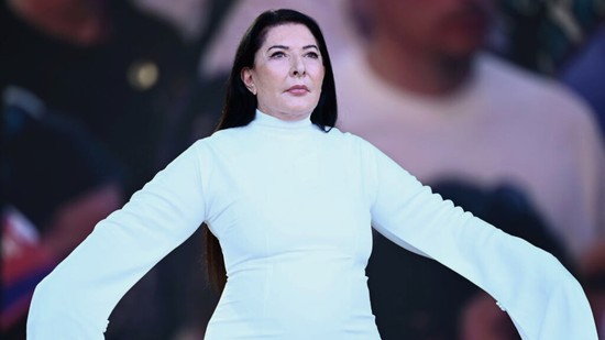 „Nem siettetjük a megoldást, a folyamatban hiszünk” – Kukity Krisztina mentálhigiénés szakemberrel beszélgettünk a Marina Abramović által inspirált női tréning apropóján