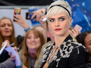 „Mindannyiunk feladata, hogy kiálljunk egymásért” – Cara Delevingne a nők és a transzneműek jogaiért harcol