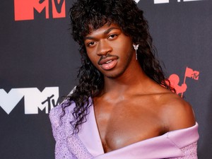 Lil Nas X Hamupipőke ruhában érkezett a 2021-es MTV VMA gálára