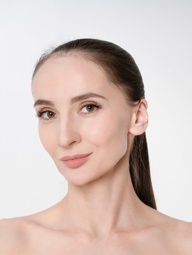 A fiatalos megjelenéshez elengedhetetlen a jól formázott, esztétikus szemöldök kialakítása. 