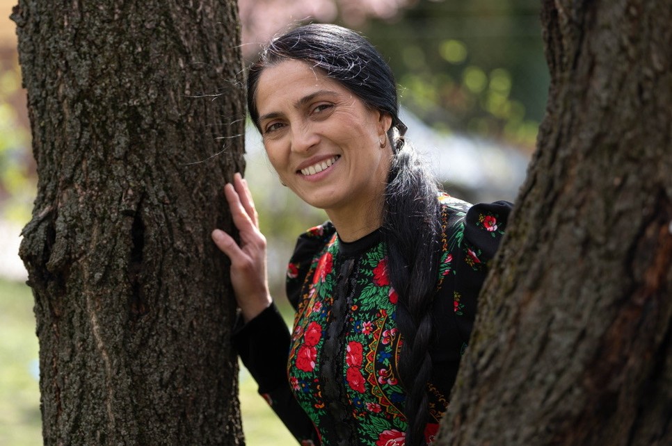 Lakatos Mónika célja, hogy a fiatal generációkat közelebb hozza a népzenei hagyományokhoz, különösen azokban térségekben, ahol kevés a hasonló lehetőség.