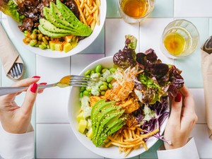 Ez történik a szervezeteddel, ha nyers zöldséget eszel délután 4 után