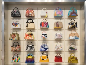 A divat és a művészet kéz a kézben járnak, ezt a Louis Vuitton, a MrCarterCo, és Poprádi Flóra is bebizonyította