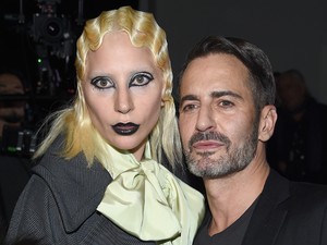 Modell helyett Gaga - Múzsa vagy marketingeszköz egy sztár a kifutón?