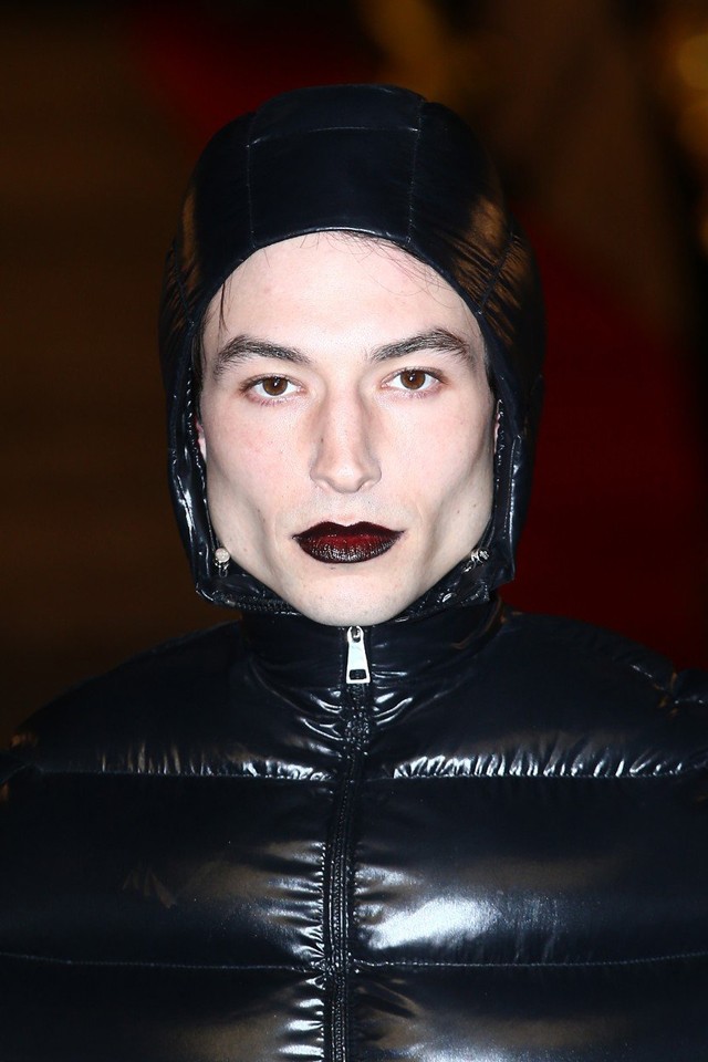 Ezra Miller smink
