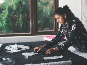 A Studio Medium alapítója, Riddhi Jain indiai divattervező két világ között egyensúlyoz