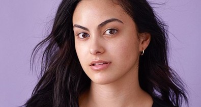 Íme a tökéletes szelfipóz, ha épp pattanásos a homlokod