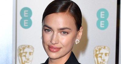 Mit csináltak Irina Shayk frizurájával? Sose volt még ekkora haja a modellnek