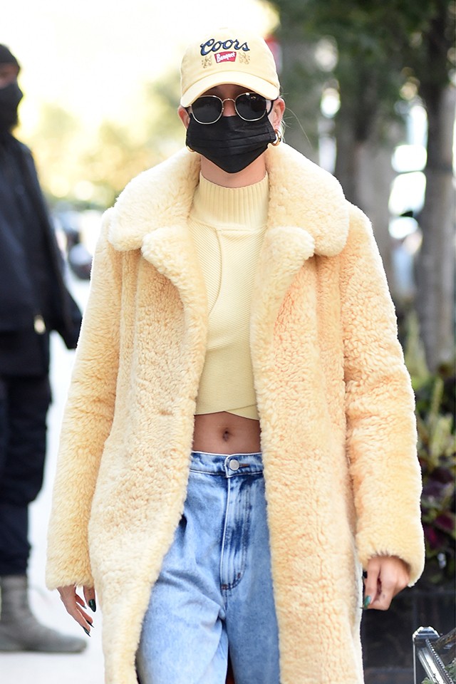 Fogadjunk, soha nem találnád ki, hogy kit rejt ez a maszk