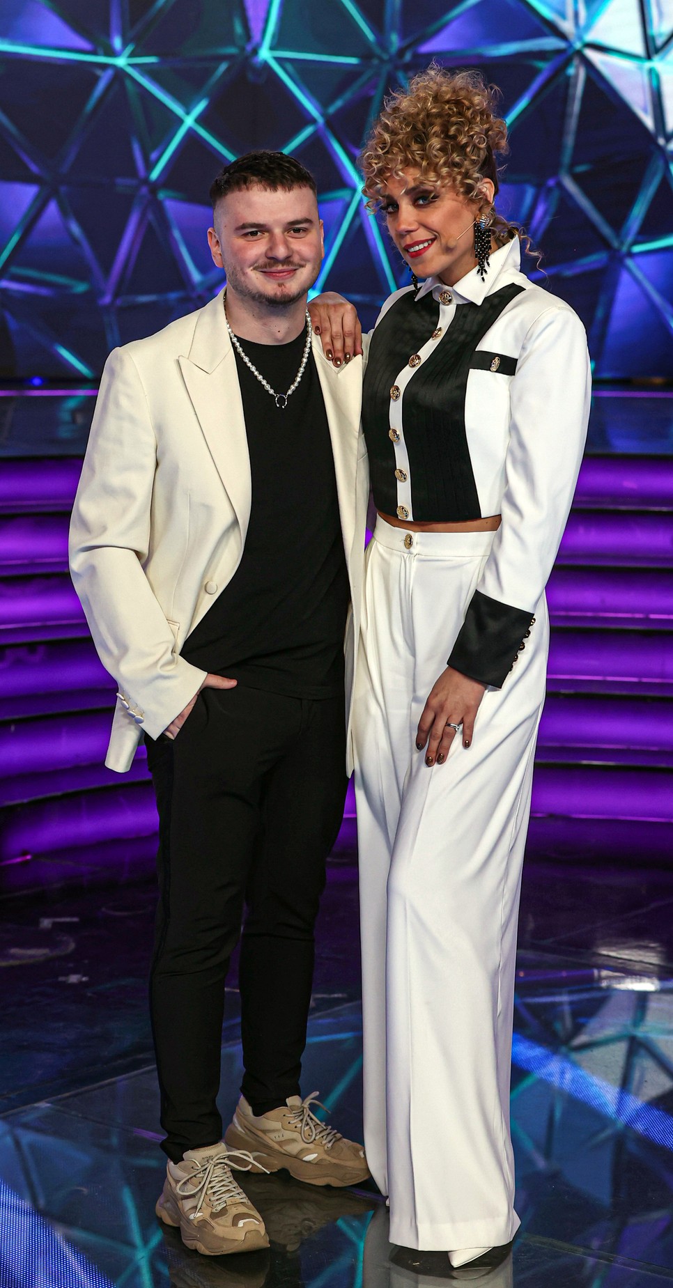 Lékai-Kiss Ramóna a Sztárba sztár színpadán a showműsor előtt Demeter Richárd divattervezővel