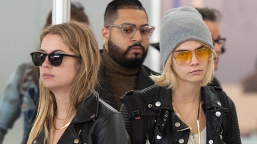 Megvalósult rémálom: szexjátékot vett a sztármodell, persze, hogy lefotózták