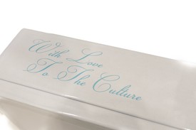 A The Beggining boot csomagolása szó szerint poétikus