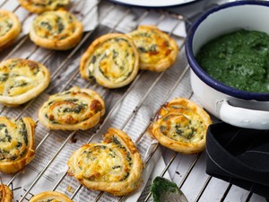 A gyermekeid új kedvenc uzsonnája: spenótos-fetás tönköly csiga