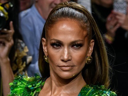 Jennifer Lopez megint elképesztőt szelfizett a kockás hasáról