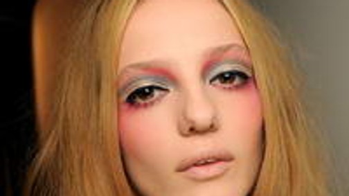 Új frizura-, sminktrendek - vissza az időben