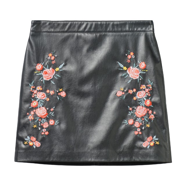 Bőrszoknya MOHITO 7995 Ft, GLAMOUR-napok 6395 Ft