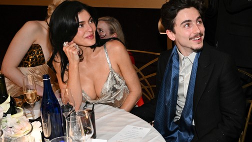 Forró csókban forrt össze Kylie Jenner és Timothée Chalamet: a Golden Globe vacsoráján bújt össze a pár