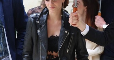 Emma Watson szexi bőr és csipke összeállítása