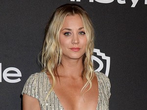 Szőke komika villantotta a Golden Globe legnagyobb dekoltázsát