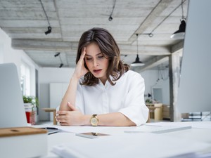 Mi jelzi, ha túl sokat stresszelünk? Így üzen a lélek és a test (x)