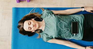 5 mindfulness gyakorlat elfoglalt embereknek, ami észrevétlenül változtatja meg az életedet