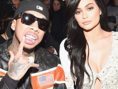 Tyga pucér felsőtesttel, Kylie Jenner hasonmásával vigasztalódik! 