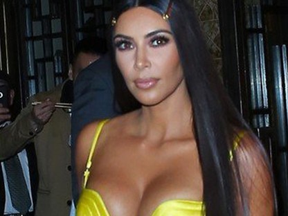 Jaj! Nagyon behúzták a fűzőt Kim Kardashian-on! Hogyan kap levegőt? 