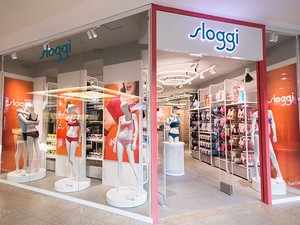 Iszak Eszti, Pintér Ada és Dallos Bogi megnyitották az első SLOGGI üzletet Magyarországon