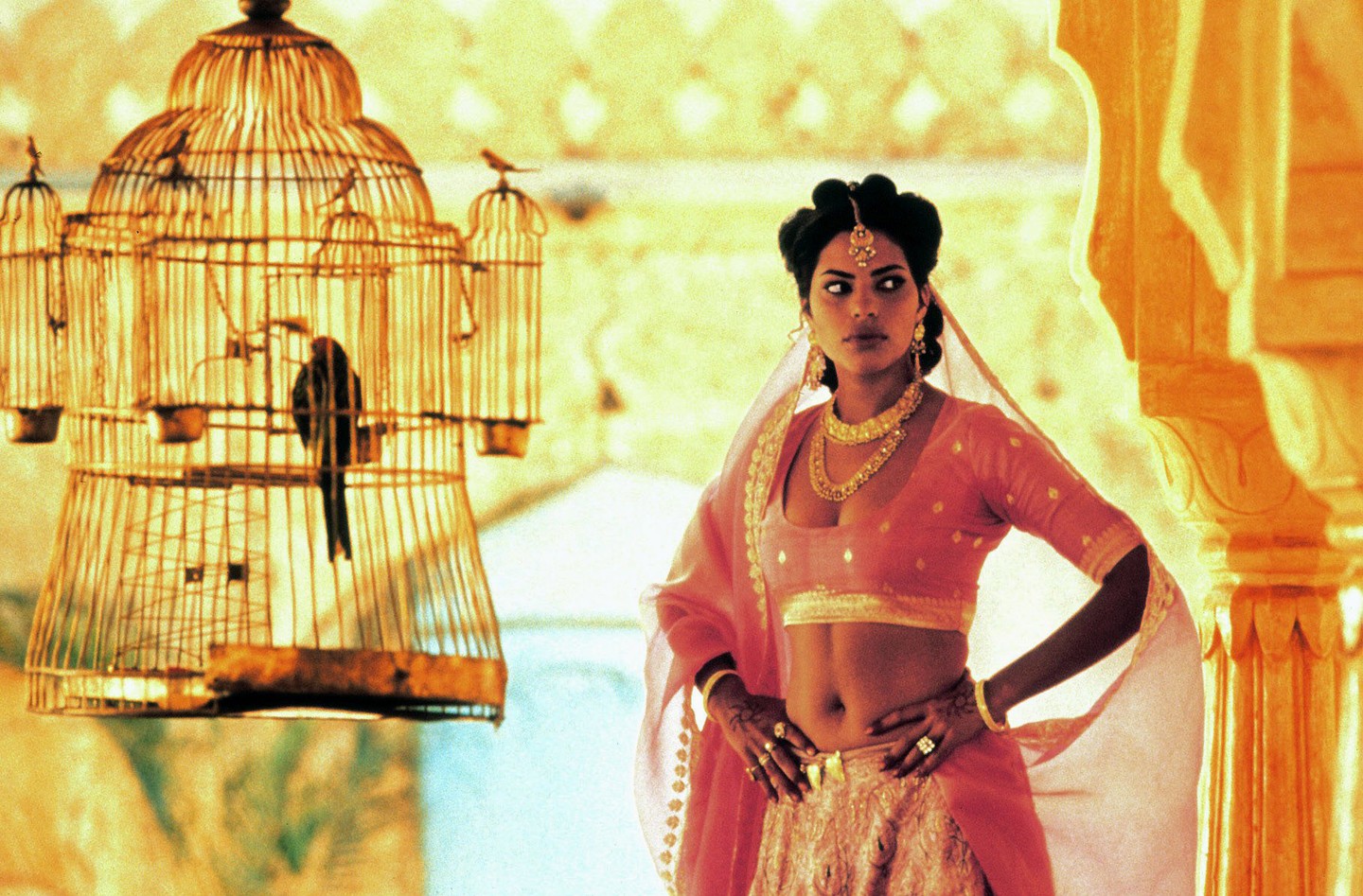 Sarita 1996-ban az érzéki oldalát is megmutatta a Káma-Szútra című erotikus-romantikus filmben. 