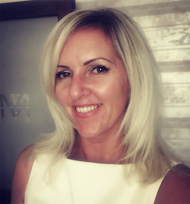 Móré Viktória, Vik mentes cukrászda alapító