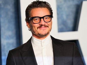 Szívszorító oka van a Pedro Pascal védjegyévé vált vörös szőnyeges póznak