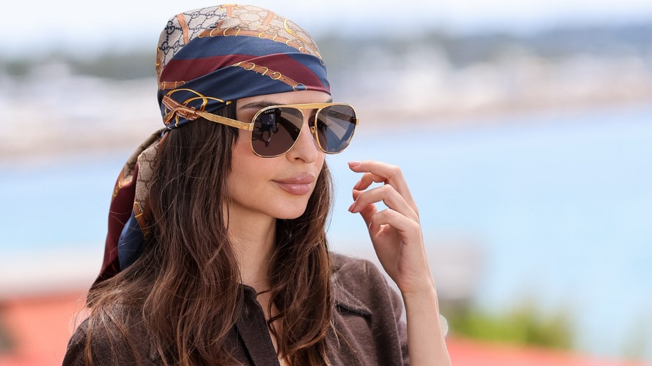 Emily Ratajkowski meztelenül pózol az Instagramon, a látványtól azonnal elpirulunk