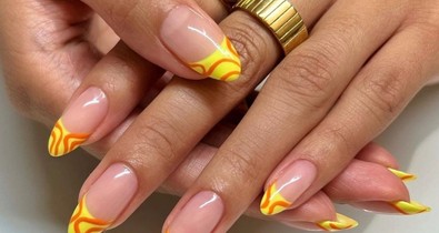 Nem tudunk betelni ezekkel a csavarodó francia körmökkel 