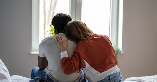 Hogyan segítsünk át valakit egy pánikrohamon? Ezekre a szempontokra érdemes odafigyelni