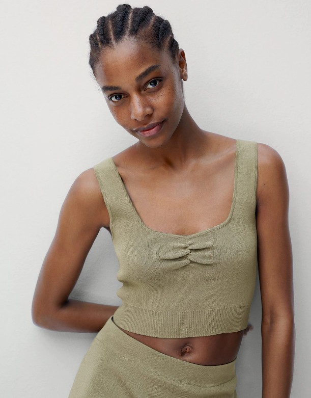 Ez a pár ezer forintos felső Kylie Jenner kedvence