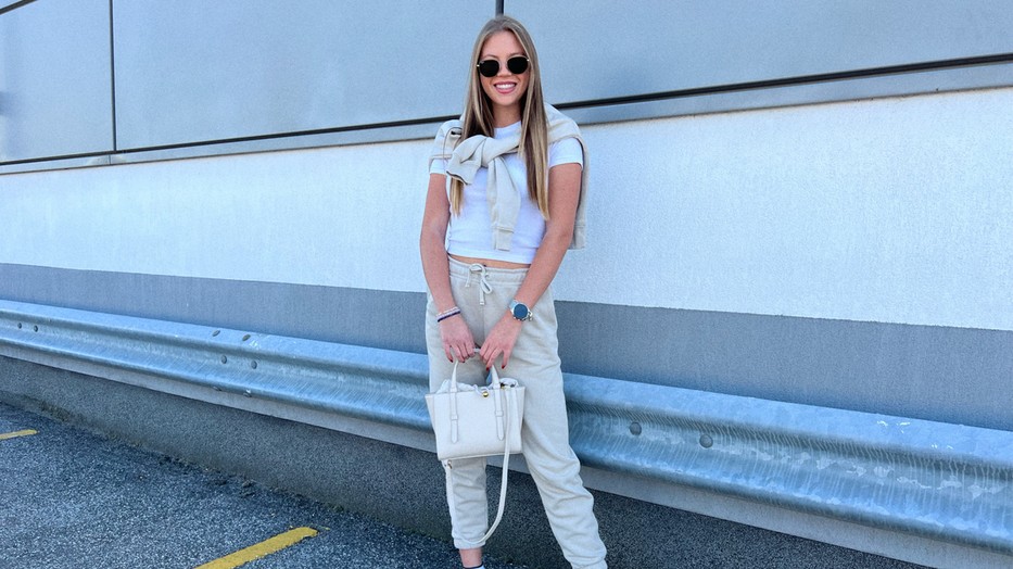 Ez a melegítő annyira sikkes, hogy az utcára is bátran felveheted