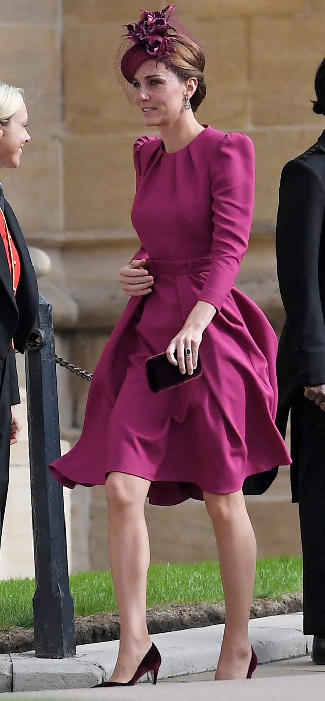 Kate Middletonnak olyan jól áll ez a szín, hogy ő a legcsinosabb Eugénia hercegnő esküvőjén