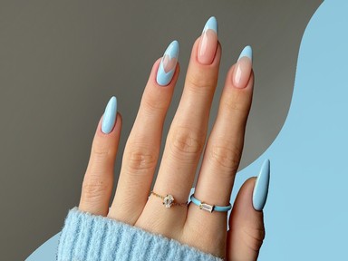 A tökéletes tavaszi köröm idén babakékben pompázik