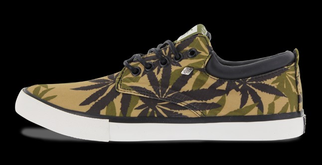 Fűzős vászoncipő BRITISH NIGHTS – Borgo 12990 Ft, Glamour-napokon 10392 Ft