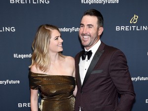 Hűha! Gyanúsan gömbölyödik Kate Upton pocakja!