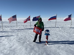 Elképesztő női siker: Caroline Côté sarkkutató rekordot döntött, 34 nap alatt érte el a Déli-sarkot