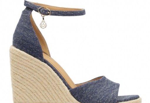 Jennifer Lopez vidéki nőnek öltözött luxuskiegészítőekkel, a végeredmény bomba lett