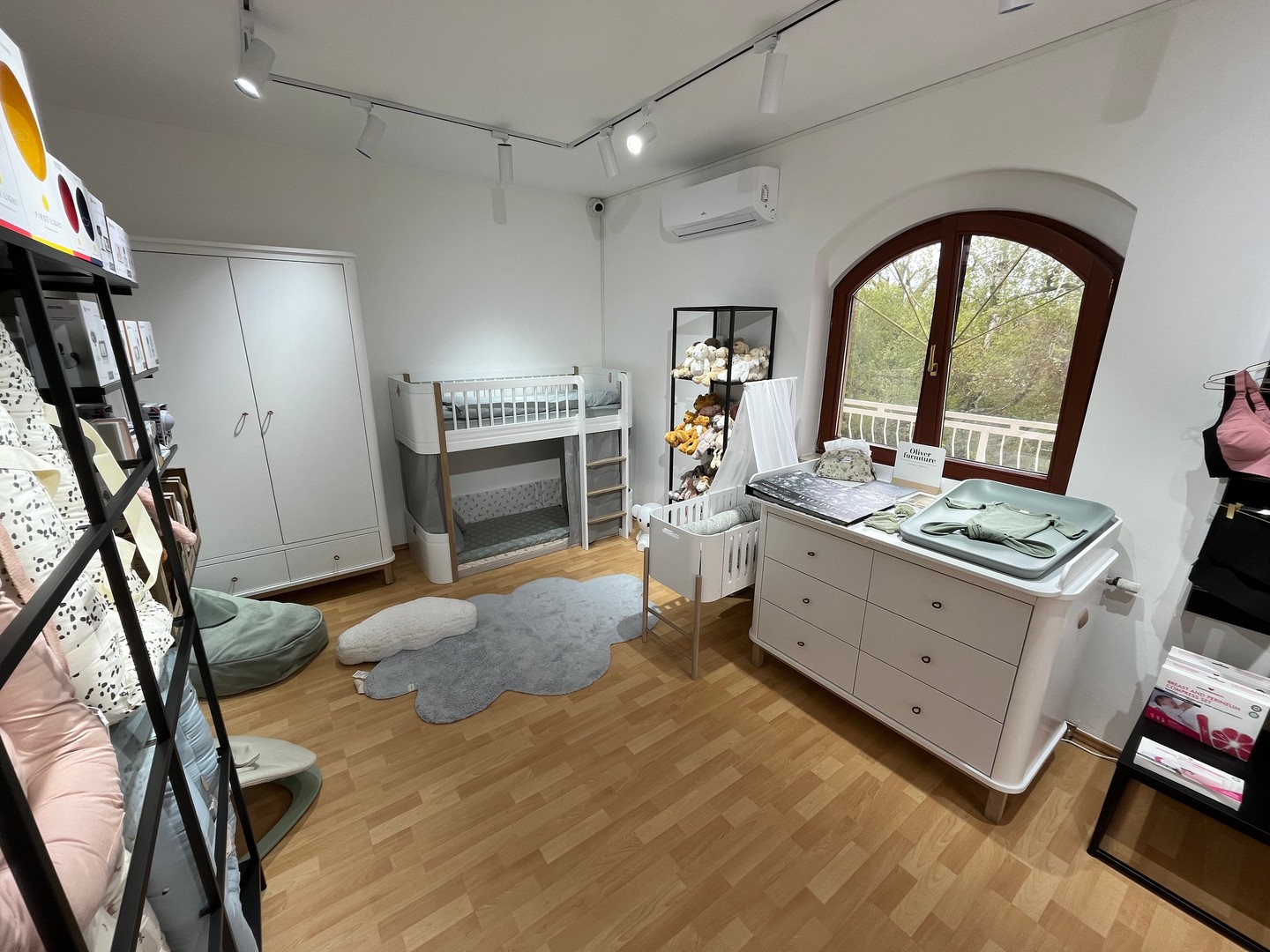 Az Adinish üzlet Budapesten, a második kerületben várja a szülőket és leendő szülőket