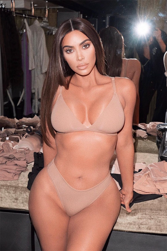 Kim Kardashian 40! A legszexibb Instagram-fotóival ünnepeljük