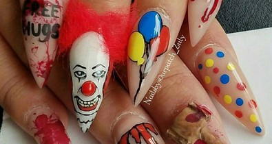 Itt a horrorisztikus AZ manikűr! Nagyon durva!