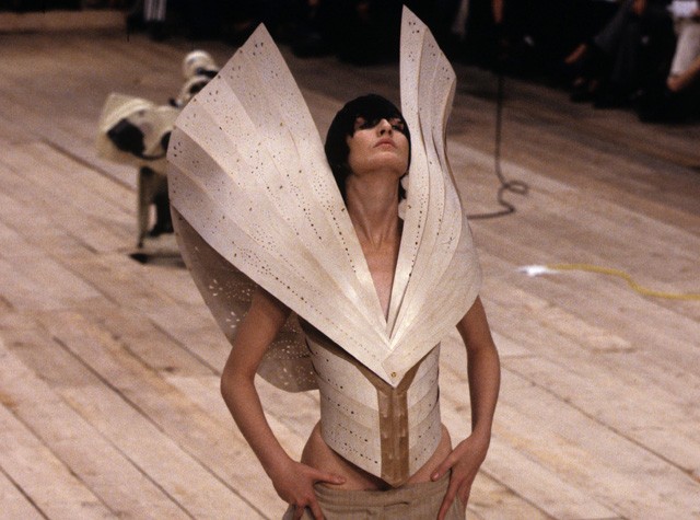 Alexander McQueen 1999 tavasz-nyár, No. 13