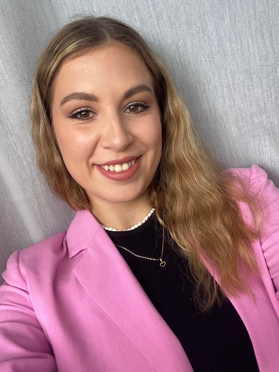 Laura megtanulta, hogy a nőiesség nem a külső jegyekből, hanem belülről fakad