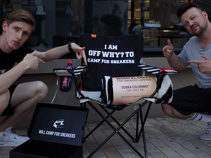 Külön campingfelszerelést gyártottak a drága cipőkért sorban álló tiniknek