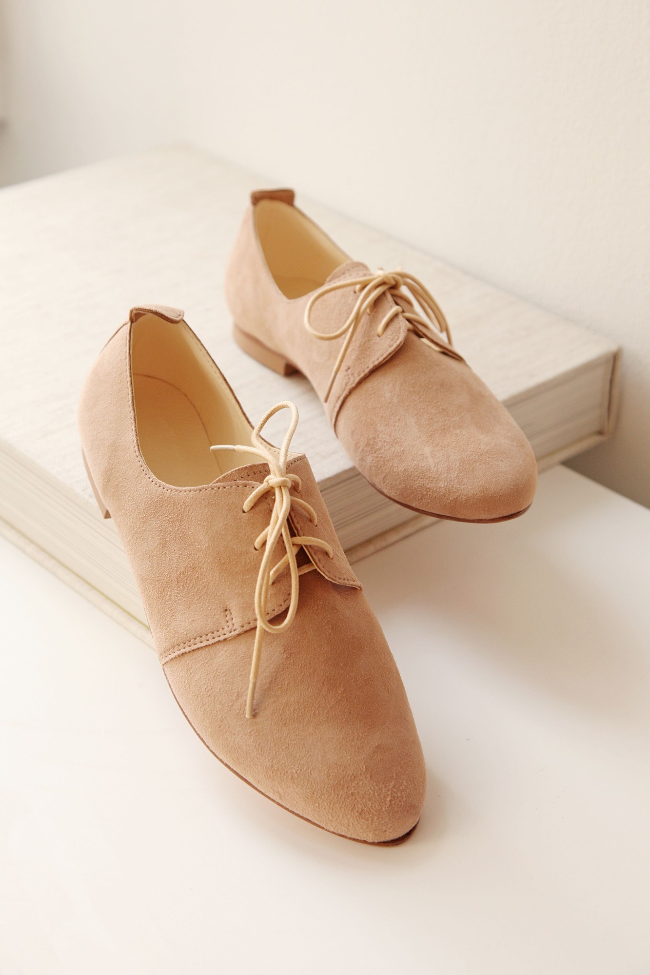 The White Ribbon, Amira Beige balerinacipő